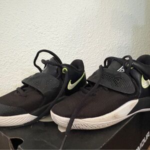 Nike Kids Kyrie Flytrap III